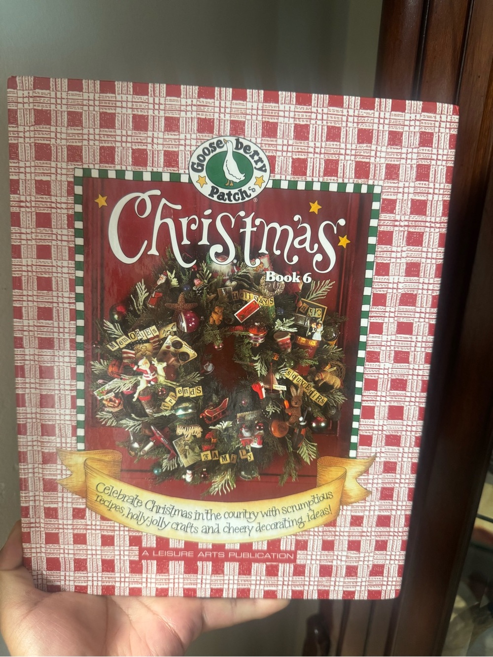 Gooseberry Patch Christmas Book 6 – Red Holiday Inspiration